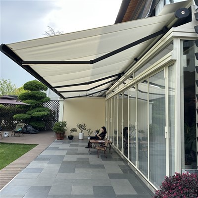 Izvelkama terases markīzes nojume