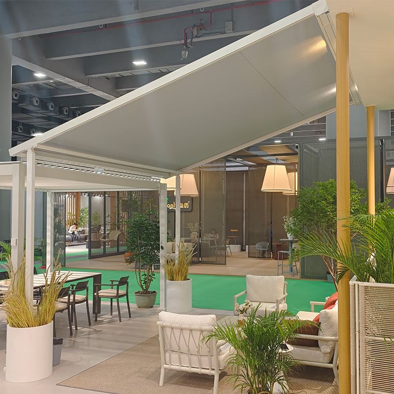 Vēja un lietus necaurlaidīga markīze